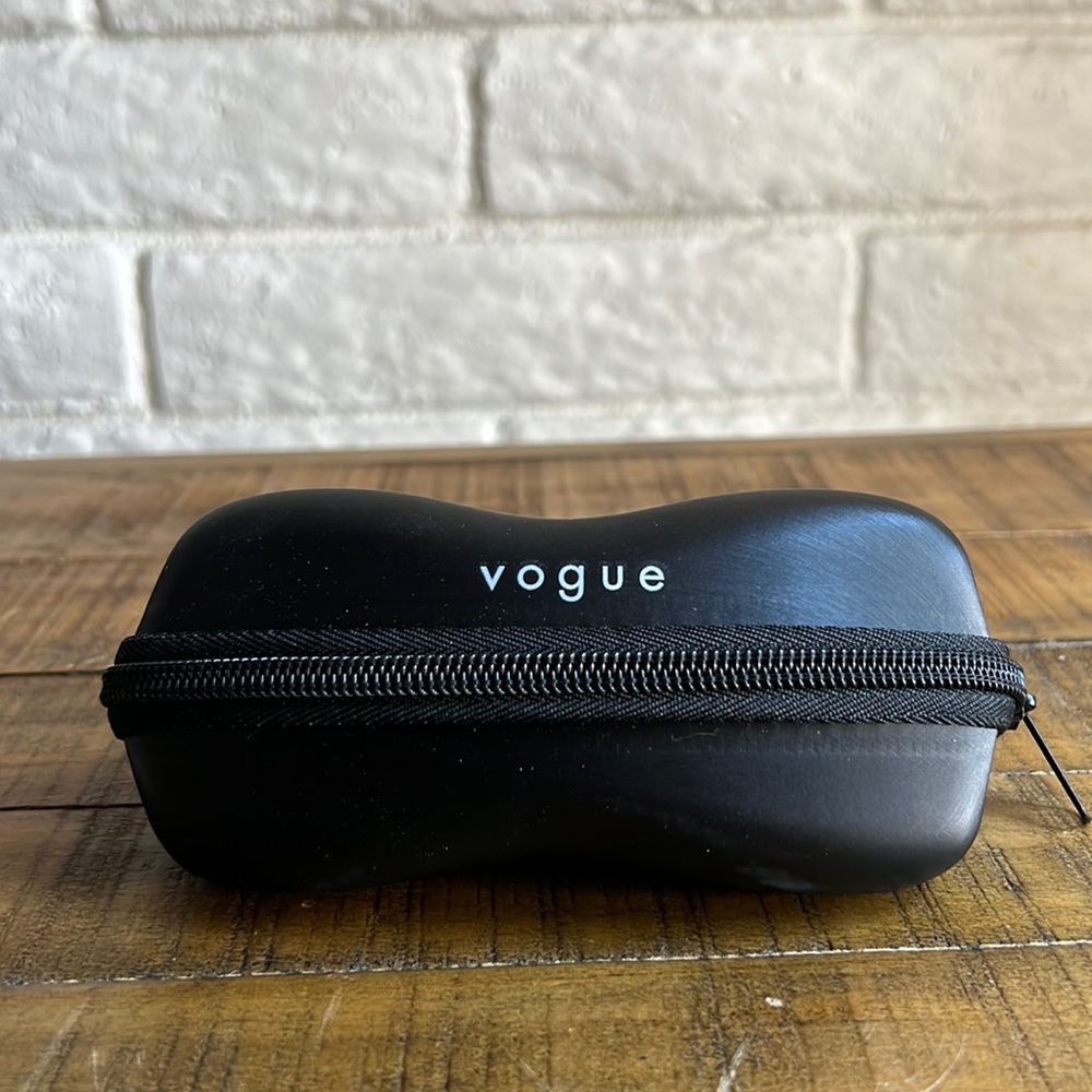 Vogue sturdy glasses case